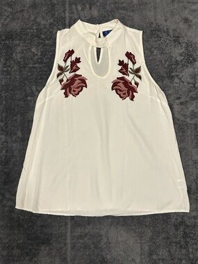 White Sleeveless Rose Embroidered Keyhole Cami